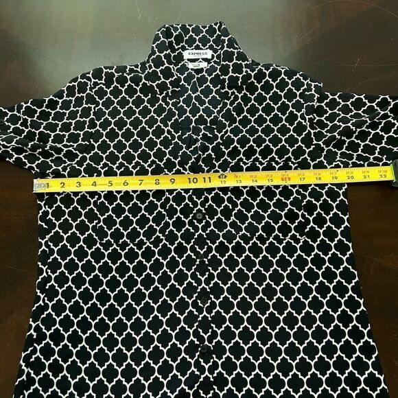 Express Women’s Portofino Black White Geometric Slim Fit Button Up Top Size M - Picture 9 of 12